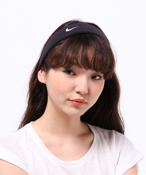 NIKE(ナイキ)の「WEGO/NIKEヘアバンド(ヘアバンド・レディース・レッド/ブラック・FREE)」の3枚目の写真