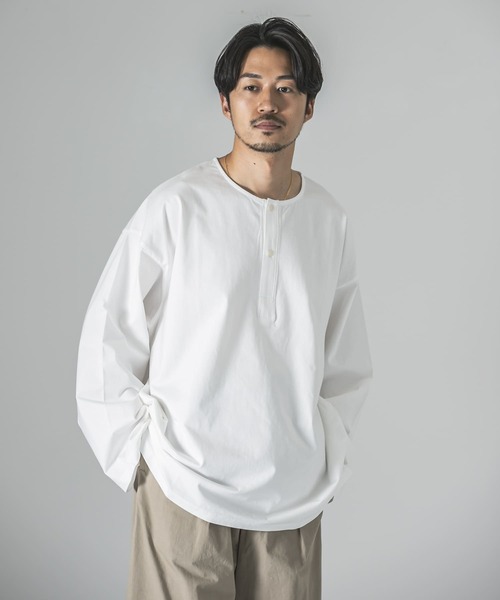 URBAN RESEARCH(アーバンリサーチ)の「オーガニックコットンスリーピングシャツ(Tシャツ/カットソー・メンズ・オフホワイト/ブラック系その他/グリーン系その他・MEDIUM/LARGE)」の2枚目の写真