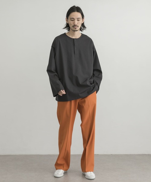 URBAN RESEARCH(アーバンリサーチ)の「オーガニックコットンスリーピングシャツ(Tシャツ/カットソー・メンズ・オフホワイト/ブラック系その他/グリーン系その他・MEDIUM/LARGE)」の18枚目の写真