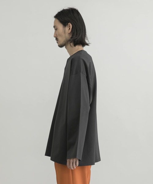 URBAN RESEARCH(アーバンリサーチ)の「オーガニックコットンスリーピングシャツ(Tシャツ/カットソー・メンズ・オフホワイト/ブラック系その他/グリーン系その他・MEDIUM/LARGE)」の19枚目の写真