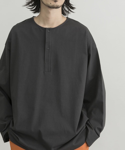 URBAN RESEARCH(アーバンリサーチ)の「オーガニックコットンスリーピングシャツ(Tシャツ/カットソー・メンズ・オフホワイト/ブラック系その他/グリーン系その他・MEDIUM/LARGE)」の6枚目の写真