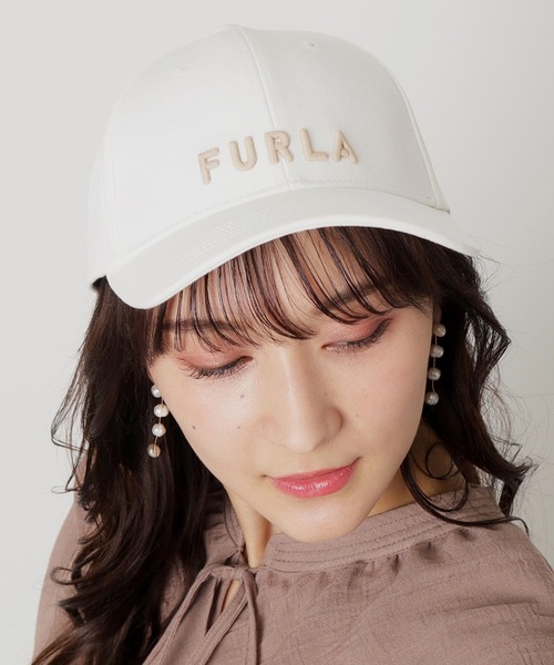 FURLA(フルラ)の「キャップ ロゴ立体刺繍(キャップ・レディース・ブラック/オフホワイト/グレー/ベージュ/オレンジ・M)」の2枚目の写真