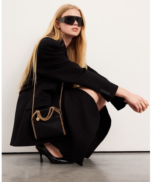 STELLA McCARTNEY(ステラマッカートニー)の「Falabella Tiny Tote Bag / ファラベラ タイニー トートバッグ(ショルダーバッグ・レディース・ベージュ/ブラック・ONE SIZE)」の4枚目の写真