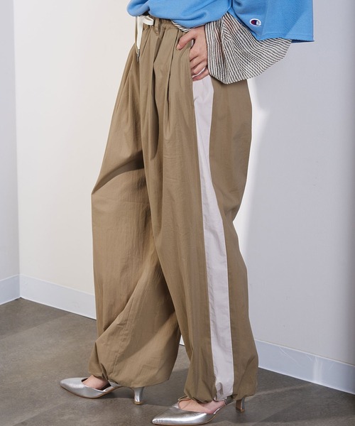 ROSE BUD(ローズバッド)の「LINE PANTS(その他パンツ・レディース・ブラック/ライトブルー/ベージュ・ONE SIZE)」の1枚目の写真