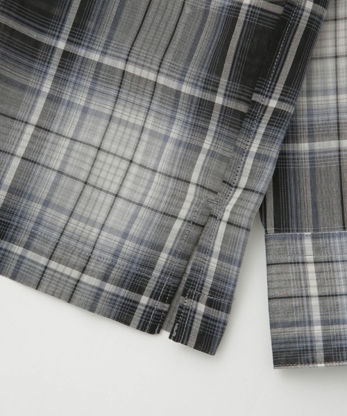 5525Gallery(ゴーゴーニーゴーギャラリー)の「5525gallery/別注 D/POCKET CTN CHECK SHIRT(シャツ/ブラウス・メンズ・グレー/レッド・L/M)」の9枚目の写真