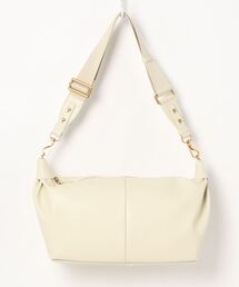 CHARLES & KEITH | チャンキーチェーン リンクホーボーバッグ / Chunky Chain Link Hobo Bag(ショルダーバッグ)