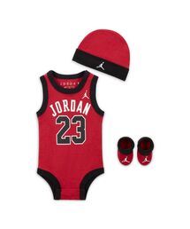 NIKE | ナイキ スポーツウェア ベビー ボディスーツ ビーニー アンド ブーティー セット / Nike Baby (0-6M) 3-Piece Set HA7481-687 Gym Red(ロンパース)