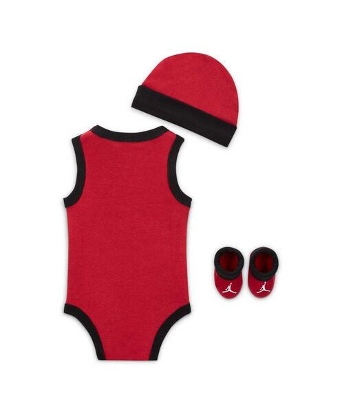 NIKE(ナイキ)の「ナイキ スポーツウェア ベビー ボディスーツ ビーニー アンド ブーティー セット / Nike Baby (0-6M) 3-Piece Set HA7481-687 Gym Red(ロンパース・キッズ・レッド・65/80)」の2枚目の写真
