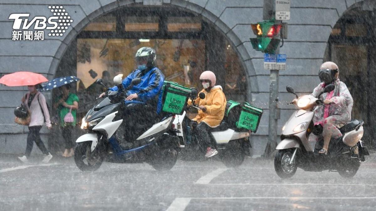 國家警報響！「雷雨警戒區」曝　13縣下雨到晚上