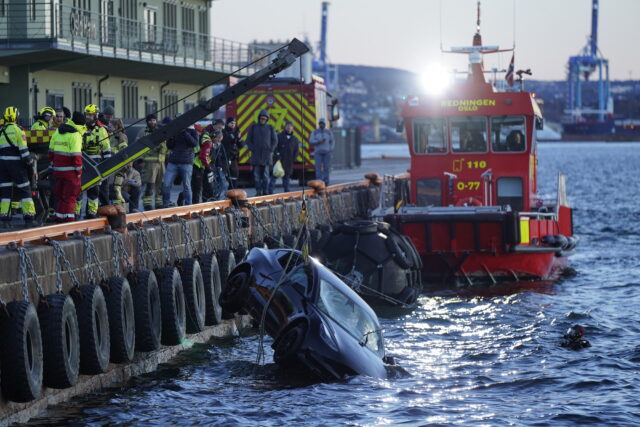 Rescue personnel retrieve a Tesla car from the water after driving out into the Oslofjord on February 1, 2024 in Oslo. Two occupants of a car that had plunged into the Oslo fjord were rescued on February 1, 2024 by a... floating sauna, the Norwegian police announced. According to an officer quoted by the media, the two occupants were unharmed.