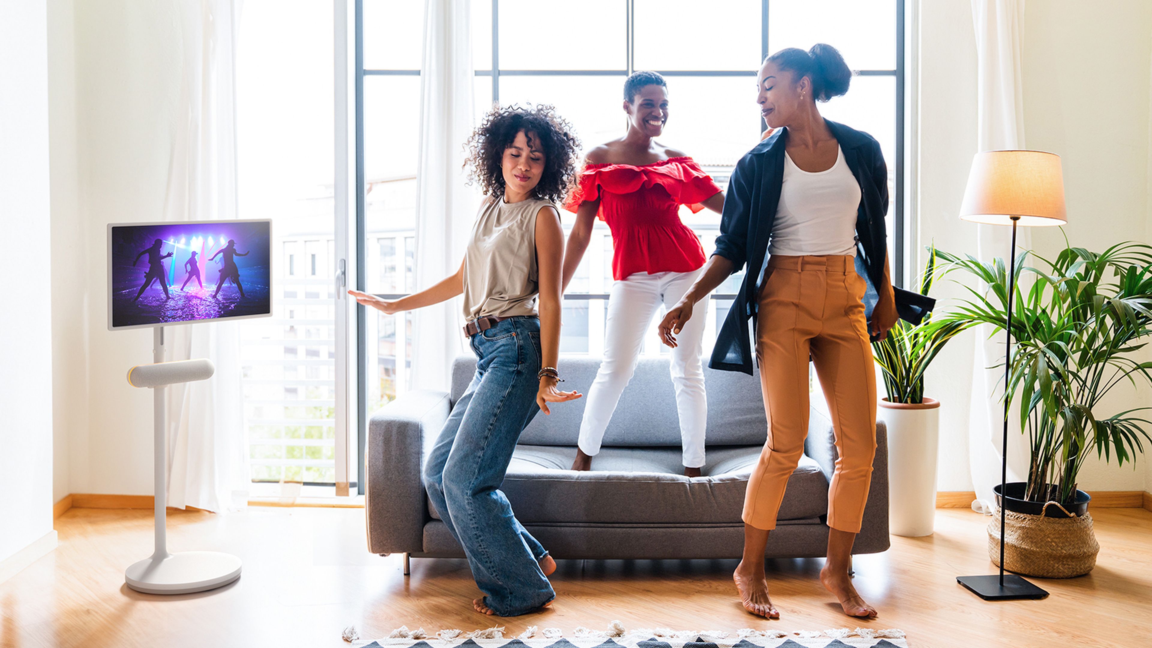 Cocina, trabaja o diviértete con este Smart TV portátil