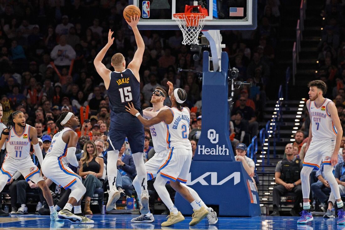 Luka Jokic em ação contra o Oklahoma City Thunder