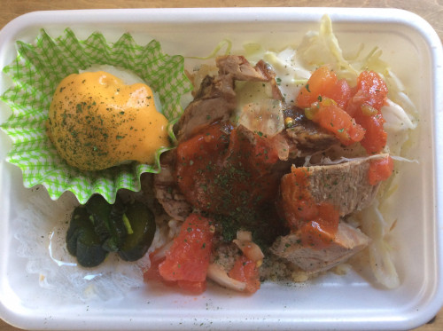 今日の日替わり弁当は、[炙りローストポーク弁当]です。朝10時より販売開始します。