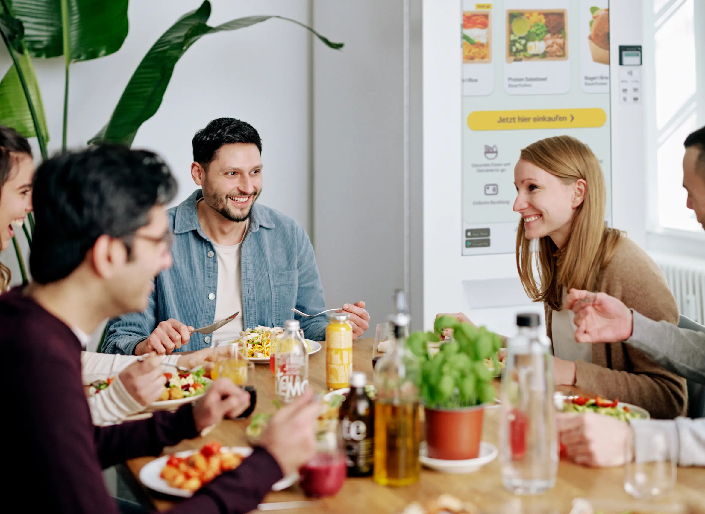 Foodji - food vending machine - eating together