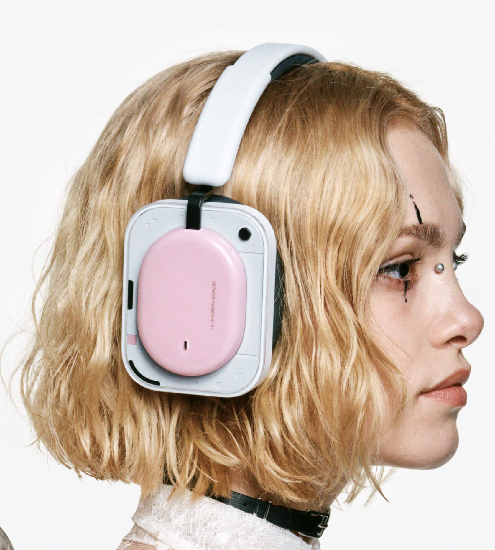 Headphone (a)