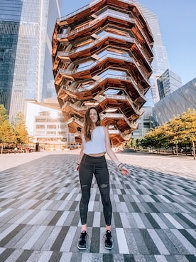 「NIKE(ナイキ)のアイテム(タンクトップ)」を使った、Kathleen Harperさん(レディース・157cm)の秋コーディネート