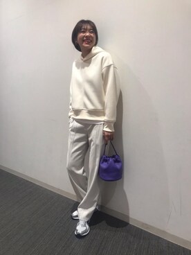 「BEAUTY&YOUTH UNITED ARROWS(ビューティーアンドユースユナイテッドアローズ)の<MORMYRUS>レザードロストショルダーバック(ショルダーバッグ、パープル系)」を使った、渡邉 楓さん(レディース・166cm)の冬コーディネート