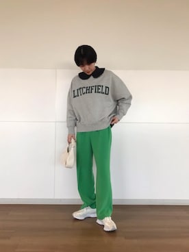 「BEAUTY&YOUTH UNITED ARROWS(ビューティーアンドユースユナイテッドアローズ)のBY カレッジプリント スウェットプルオーバー 22SS ∴(スウェット、グレー系)」を使った、渡邉 楓さん(レディース・166cm)の冬コーディネート