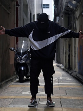 「NIKE(ナイキ)のアイテム(トレンチコート)」を使った、whitzzyさん(メンズ・176cm)の秋コーディネート