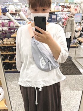 「NIKE(ナイキ)のアイテム(ボディバッグ/ウエストポーチ)」を使った、sachii0525さん(レディース・173cm・40代)の春コーディネート