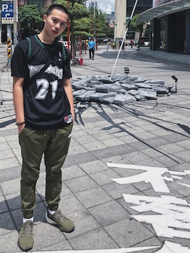 「NIKE(ナイキ)のアイテム(ジャージ)」を使った、許哲睿さん(メンズ・182cm)の夏コーディネート