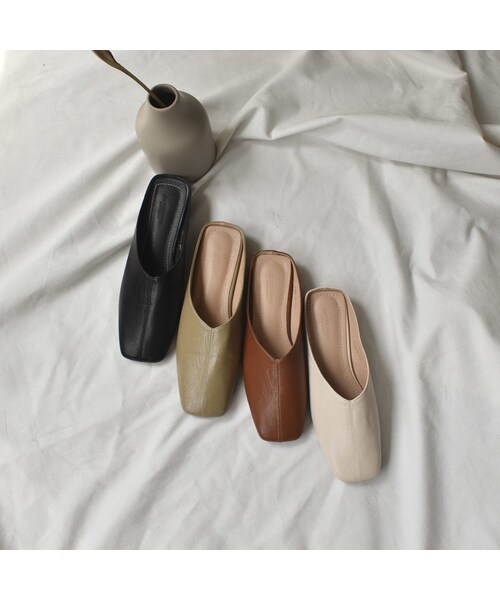 Lavish Gate(ラヴィッシュゲート)の「shoes-02109 スクエアトゥ エコレザー スリッパサンダル エクリュ ブラウン ブラック カーキベージュ(サンダル・レディース・その他)」の1枚目の写真