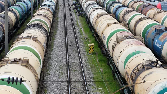 Железнодорожные цистерны для нефтепродуктов