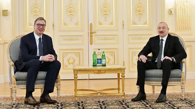 Президент Сербии Александр Вучич и президент Азербайджана Ильхам Алиев во время встречи в Баку Президент Сербии Александр Вучич и президент Азербайджана Ильхам Алиев во время встречи в Баку