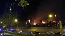 Un importante incendio llena de humo negro el norte de París
