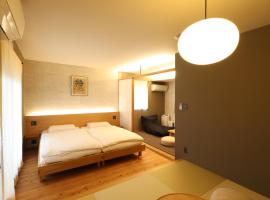 Neon Hotel - Luxury Sleep Retreat -, hotel di Kanazawa