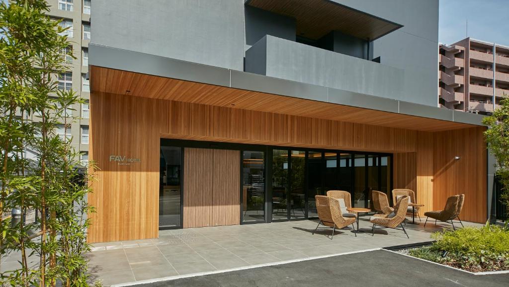 een gebouw met stoelen en een tafel ervoor bij fav KUMAMOTO in Kumamoto