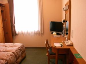 Televizorius ir (arba) pramogų centras apgyvendinimo įstaigoje Hotel Route-Inn Aso Kumamoto Airport Ekimae