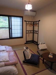 Tempat tidur dalam kamar di Guesthouse Engawa