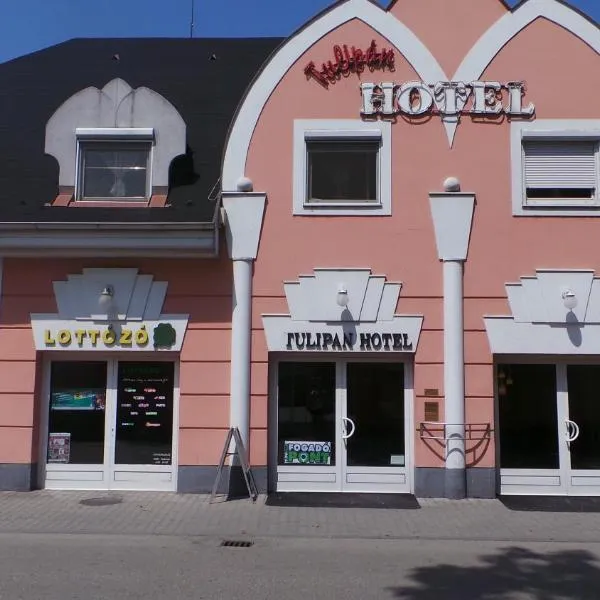 Tulipan Panzio, hotel Komáromban