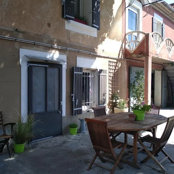 Le Clos Martial, hotell i Cavaillon