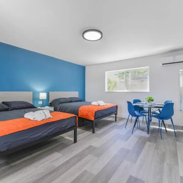 Spacious Oceanfront Studio with pool access - M27, hotel din Hollywood