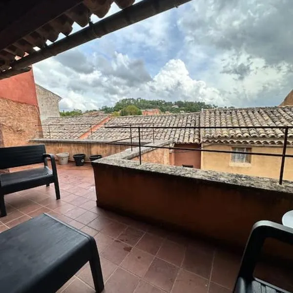 Appartement centre village, hotell i Roussillon
