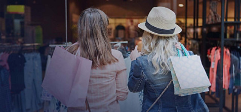 Women with shopping bags