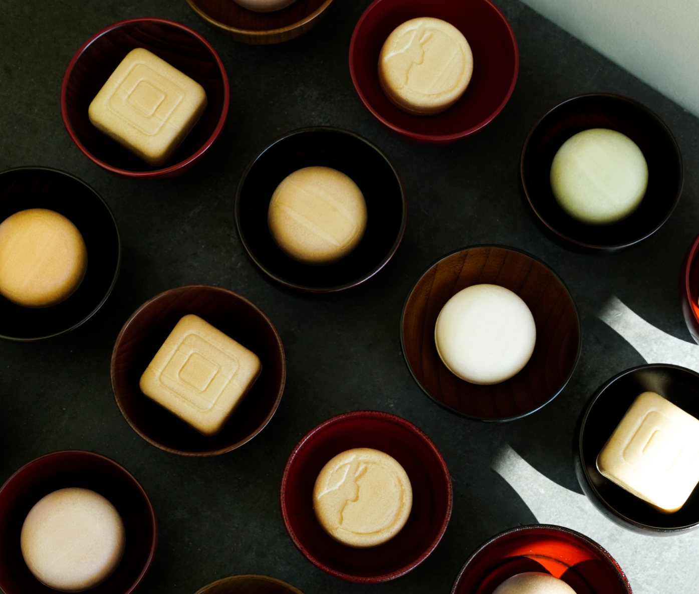 お茶うけスタンド（TEA CEREMONY CONFECTIONERY STAND）のイメージ画像です。