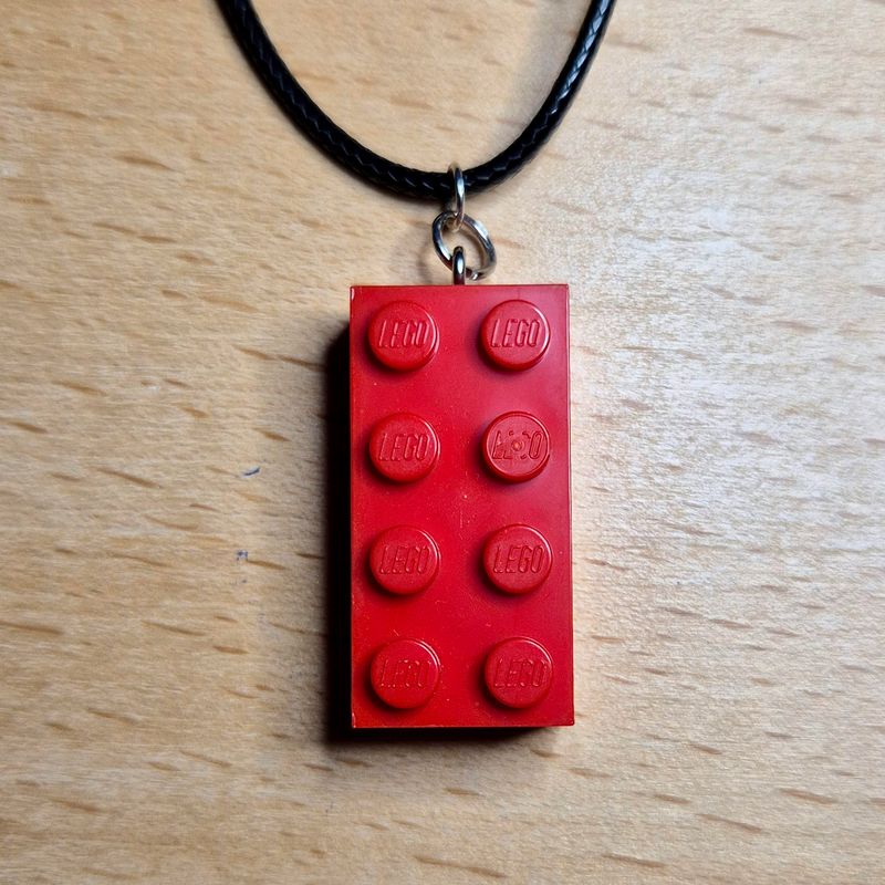 The Red Brick-lace