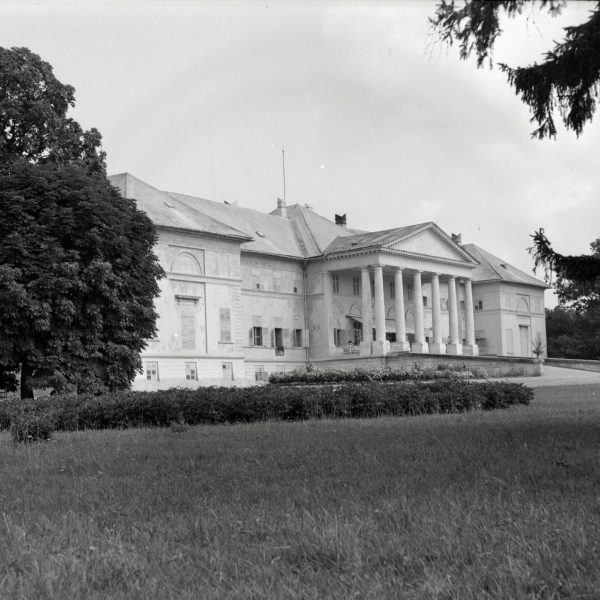 Ormos Imre Alapítvány, Dég, Festetics-kastély, 1940
