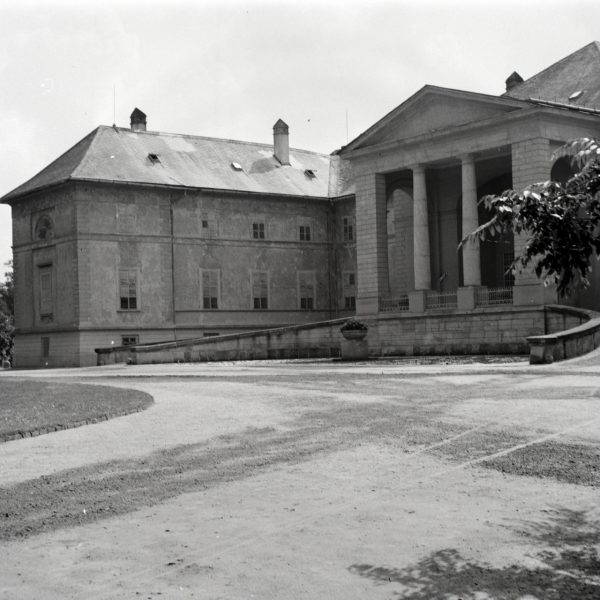 Ormos Imre Alapítvány, Dég, Festetics-kastély, 1940