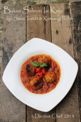 bakso ikan salmon pangang isi keju saus tomat kemangi pedas