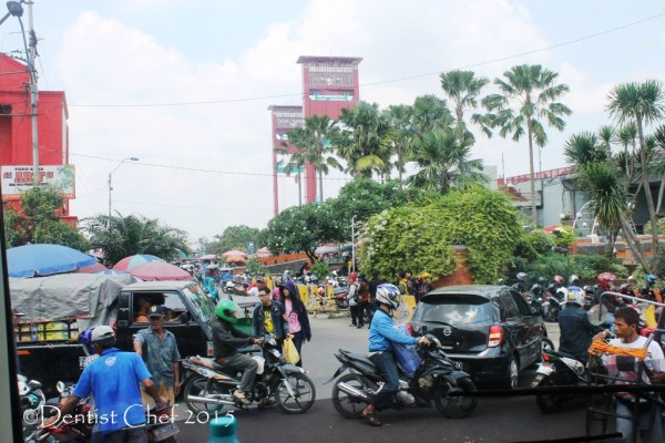 traffic palembang city crowded city mobil toyota agya