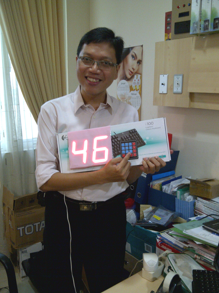Prototype dalam kardus bekas keyboard