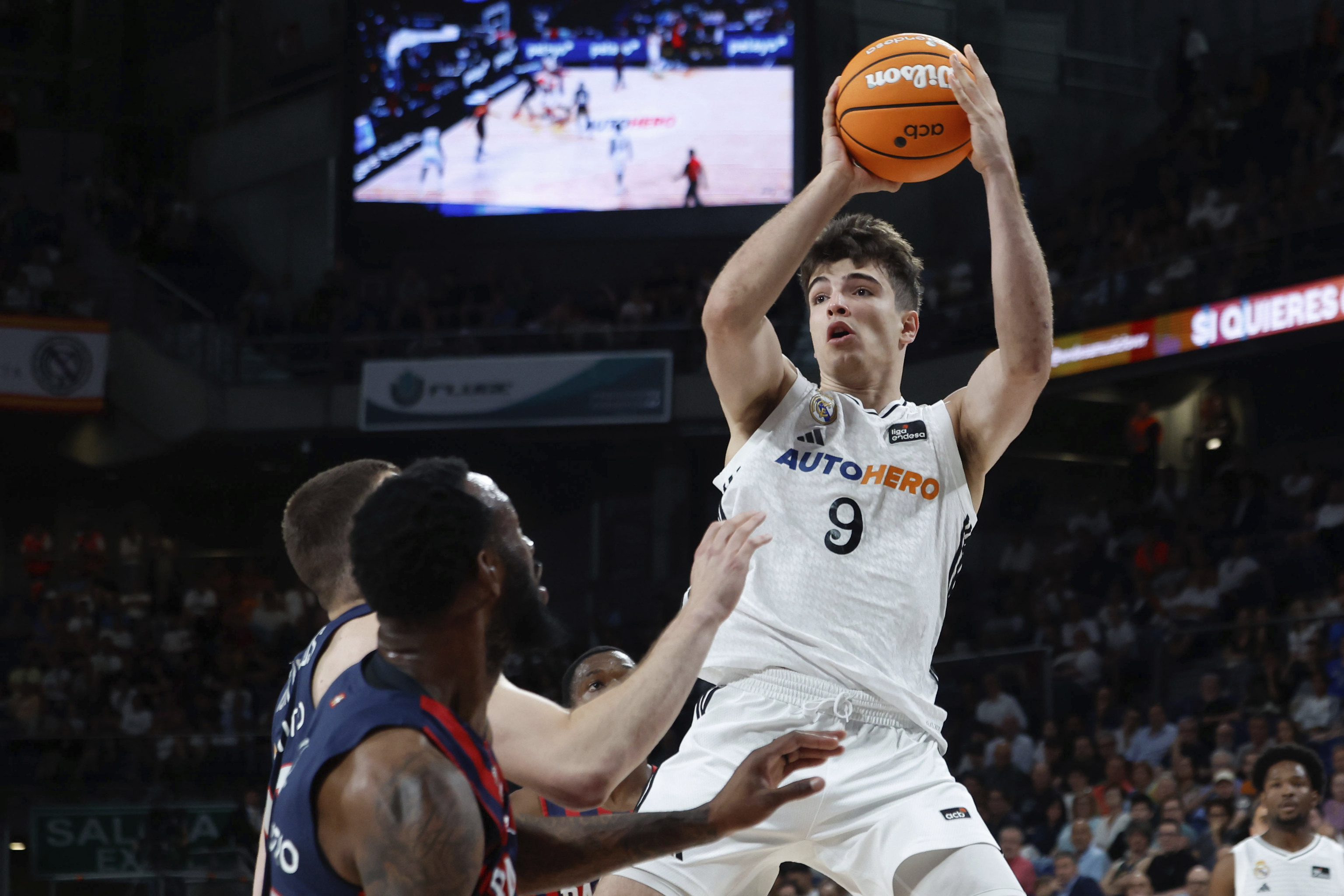Hugo Gonz�lez, en un partido con el Real Madrid.