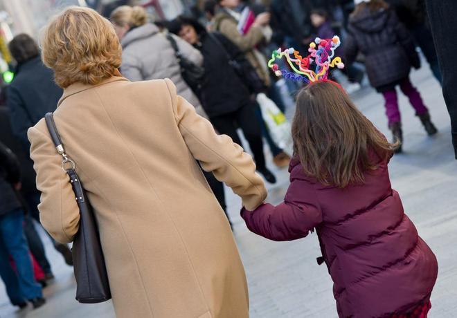 Una abuela con su nieta.