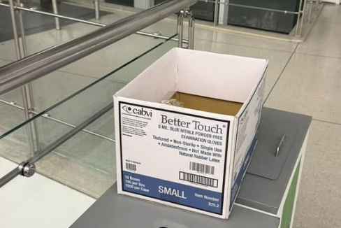 La caja de cart�n en la que el director tuvo que dejar el �scar