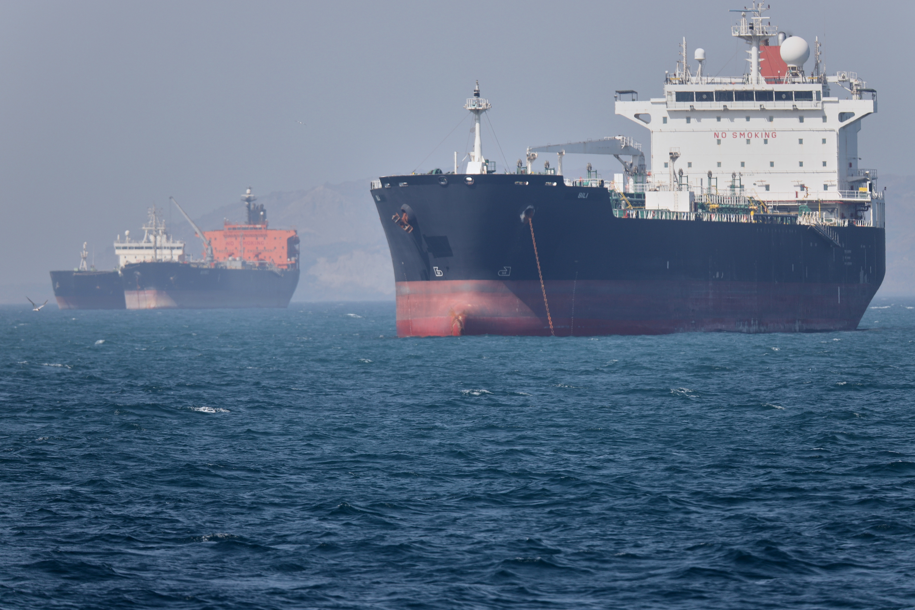 Buques petroleros frente a Bandar Abbas, Ir�n, en el Estrecho de Ormuz el 2 de mayo del 2026.