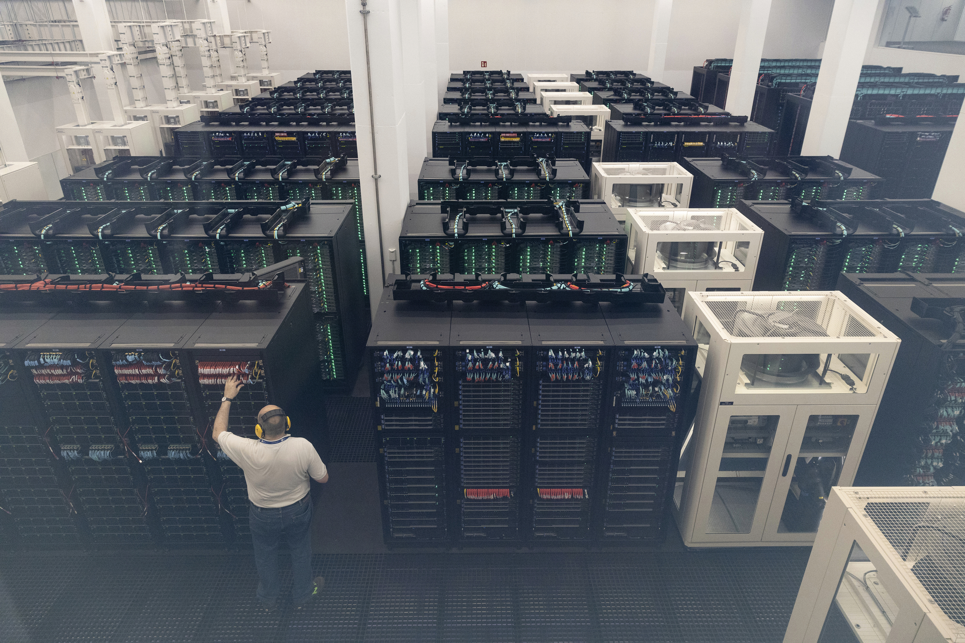 Interior del Barcelona Supercomputing Center (Centro Nacional de Supercomputadora) ubicado en Barcelona